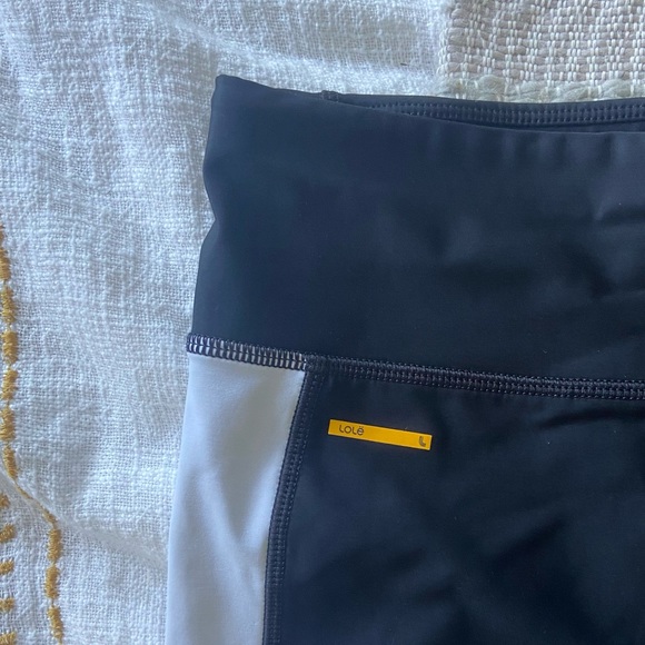 Black & White Lolë Leggings - Picture 4 of 6